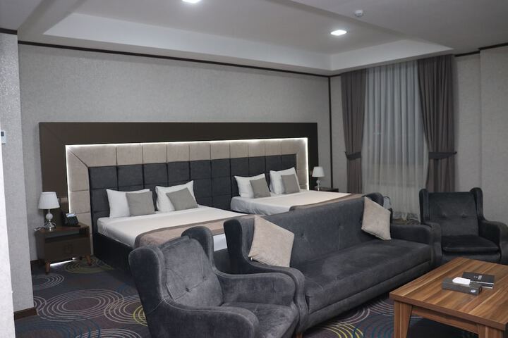 Room 11 of 19
