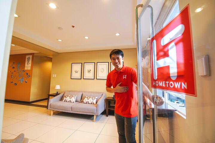 Exterior of Hometown Hotel Makati - Edsa