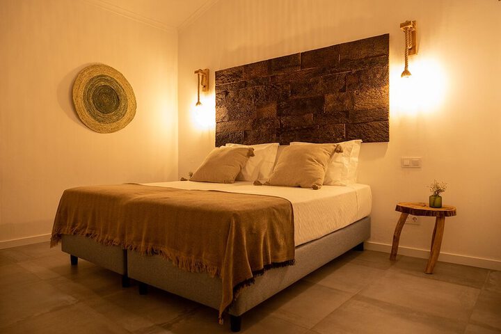 Room 4 of 77