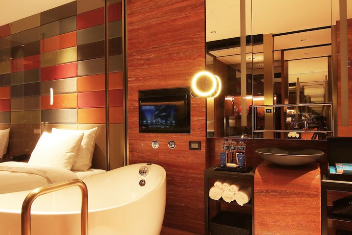 Room 28 of 49