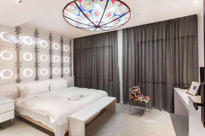 Room 40 of 89