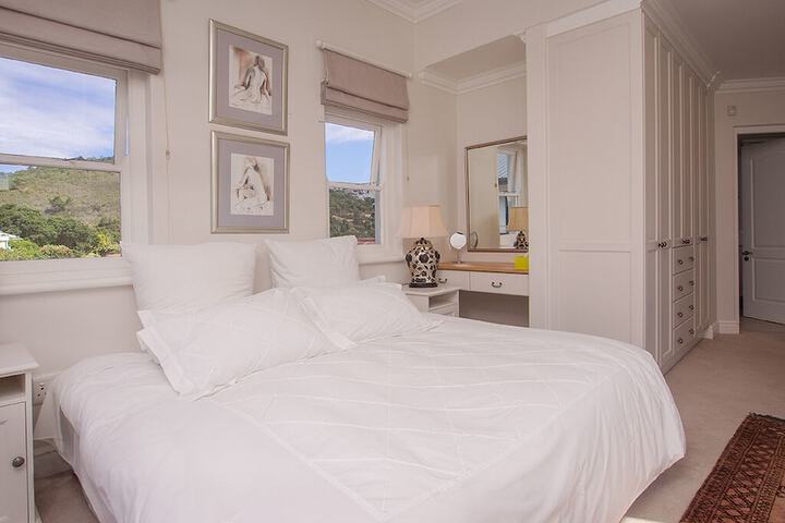 Room 4 of 36