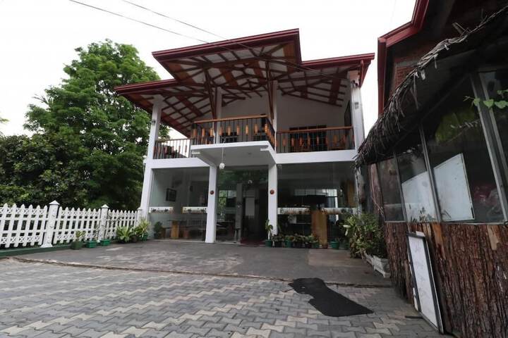 YOHO PAWRA WOOD INN