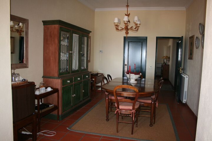 Room 11 of 32