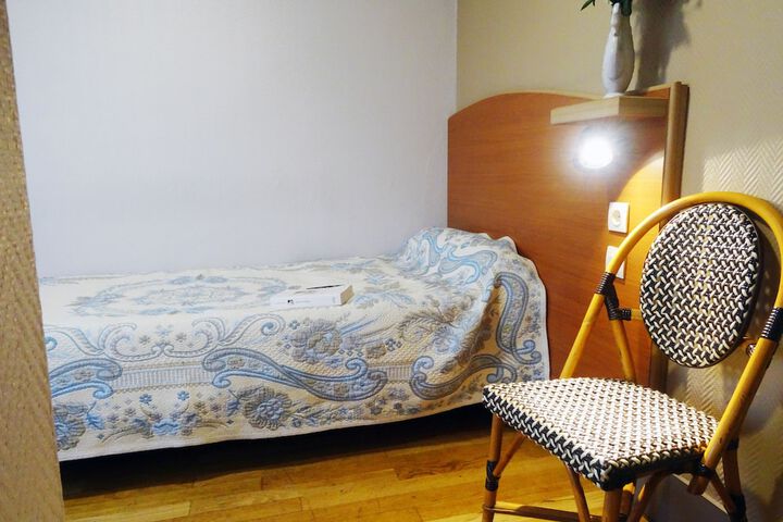 Room 11 of 34