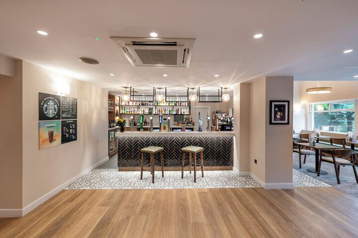 Lounge 93 of 164