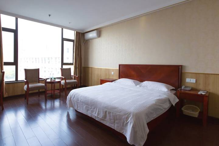 Room 4 of 22