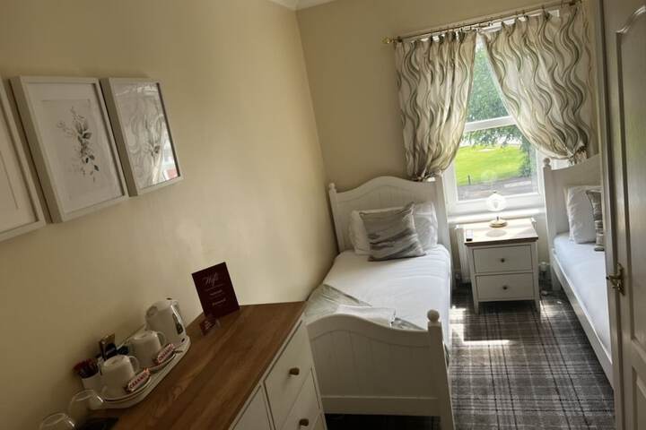 Room 7 of 11