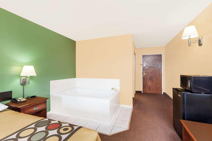 1 King Bed Premium Room (8 of 10)