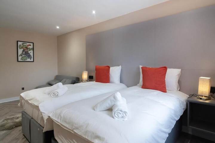 Room 4 of 24