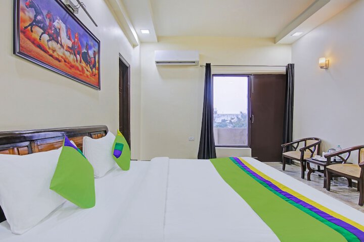 Room 15 of 36