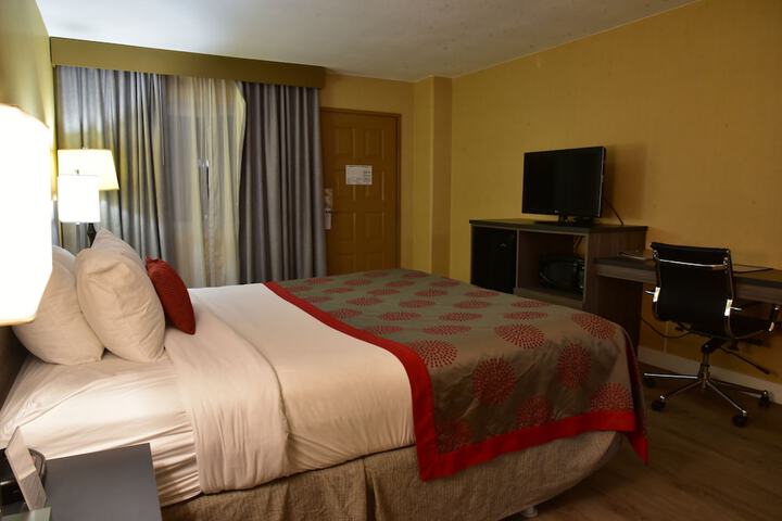 1 King Bed (11 of 30)