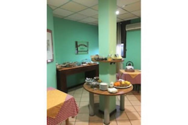 Dining 44 of 77