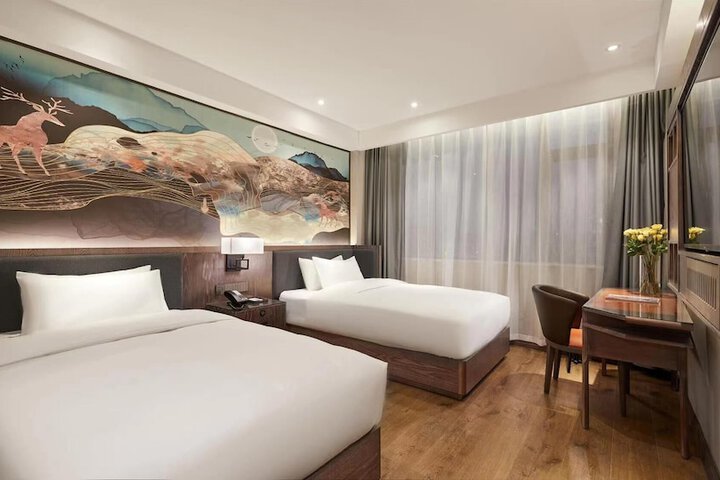 Room 10 of 26