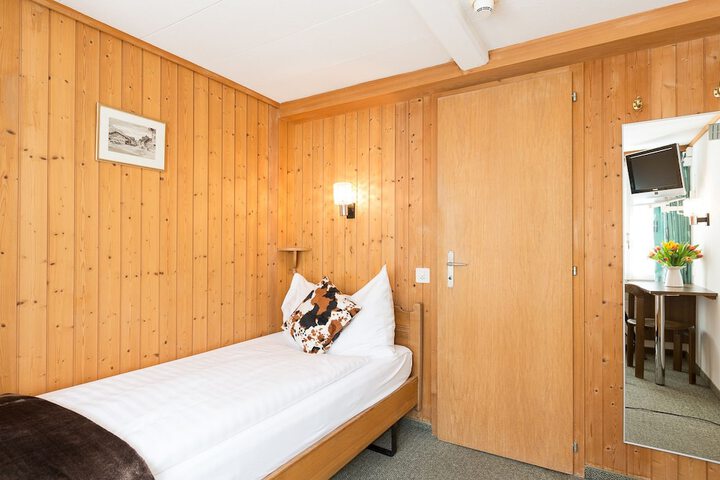 Room 5 of 55