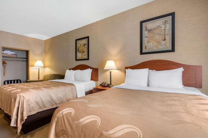 1 Queen Bed (1 of 14)