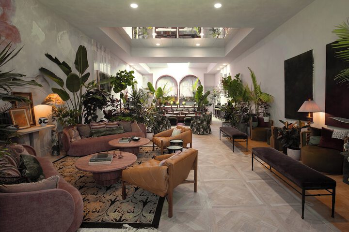 Lobby lounge