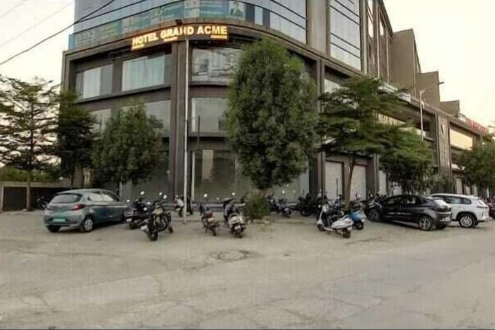 Hotel Grand Acme