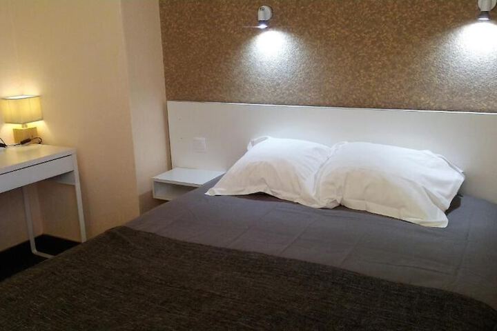 Room 2 of 10