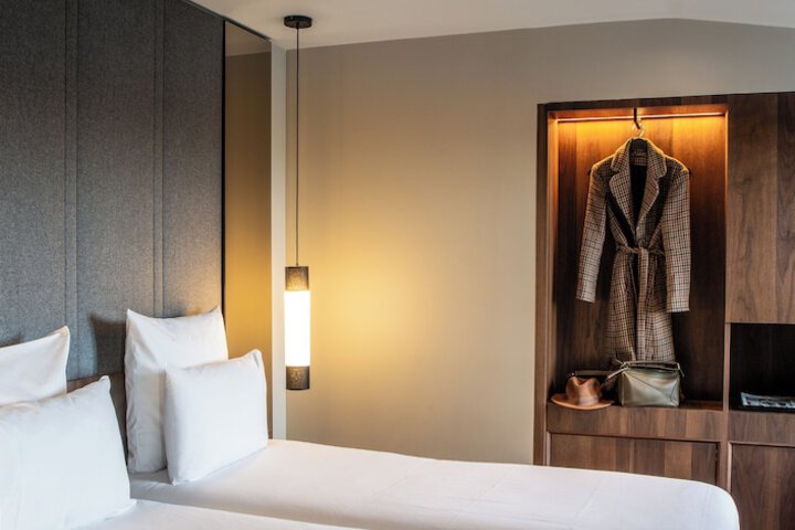Room 42 of 89