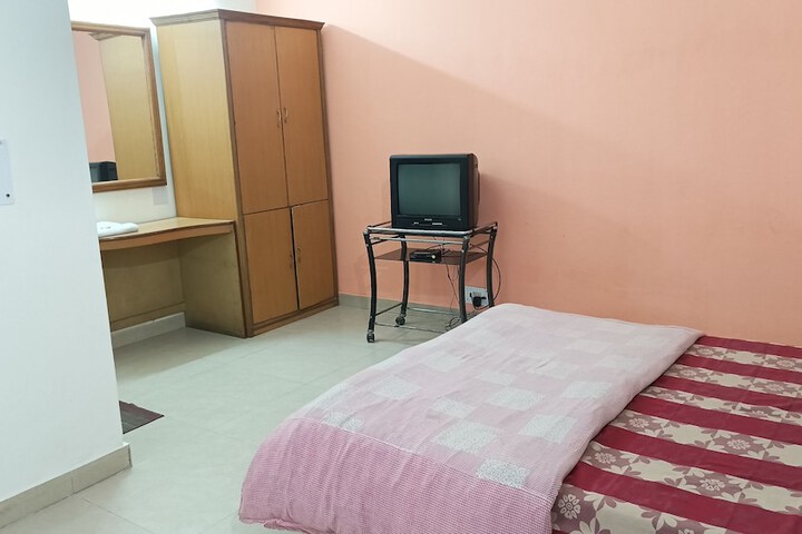 Room 5 of 46