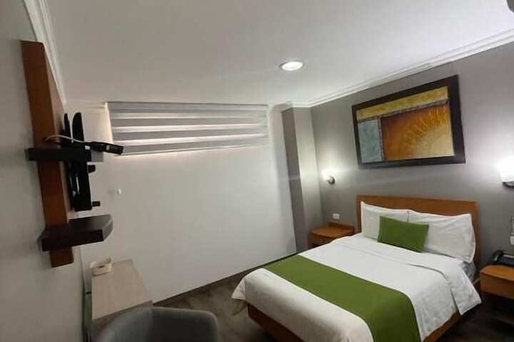 Room 6 of 13