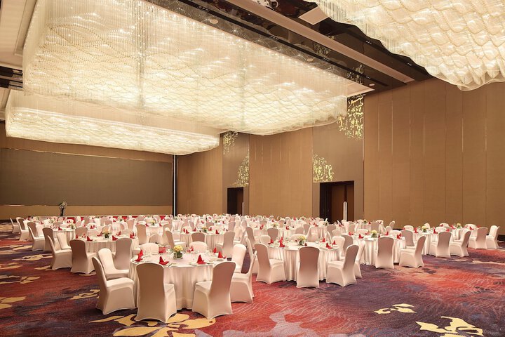 Ballroom/Hall 33 of 38