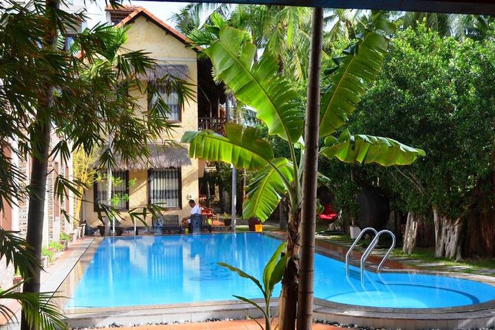 Hotel with Pool