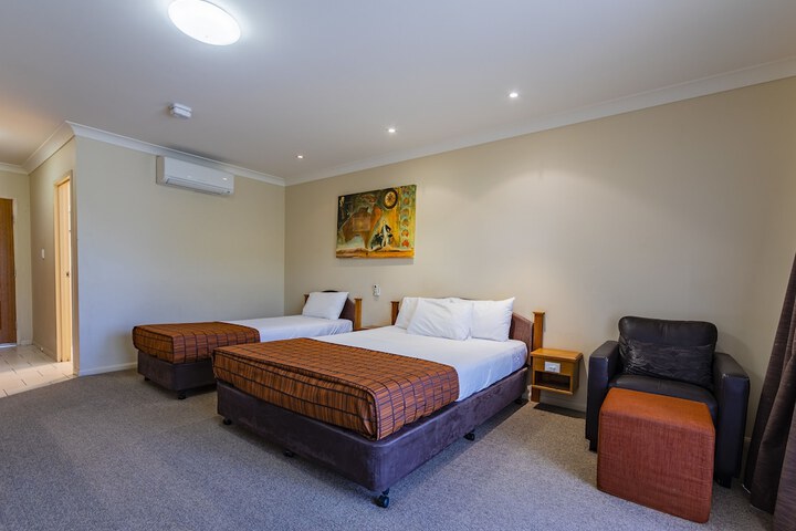 Room 4 of 78