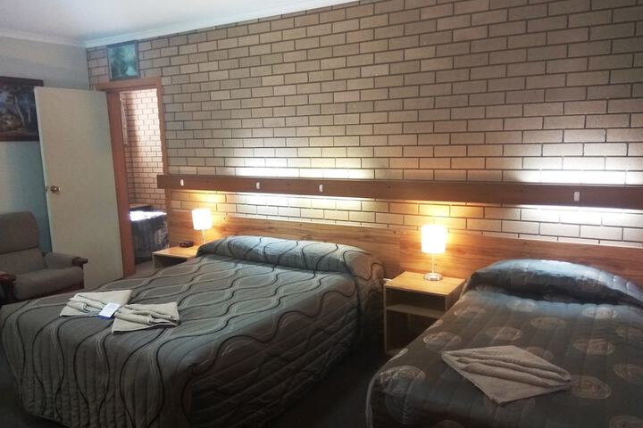 Room 11 of 34