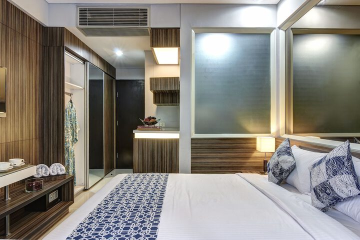 Room 9 of 32