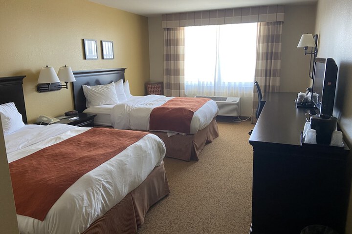 2 Queen Beds (3 of 7)
