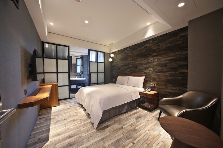 Room 3 of 33