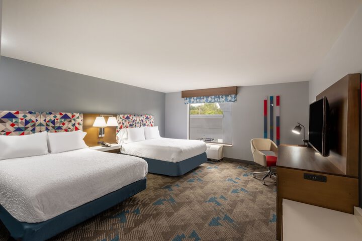 2 Queen Beds (4 of 12)