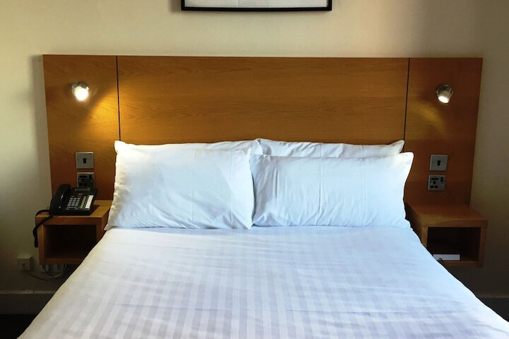 Room 9 of 33