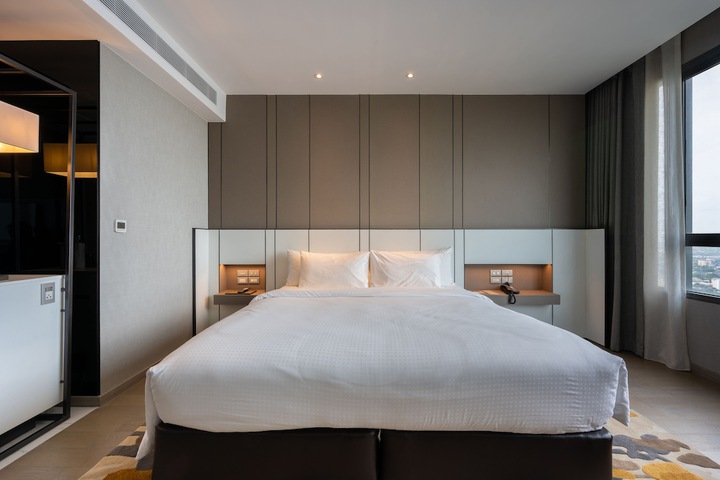 Room 33 of 151