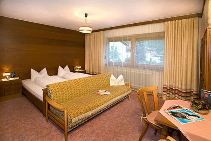 Room 3 of 12