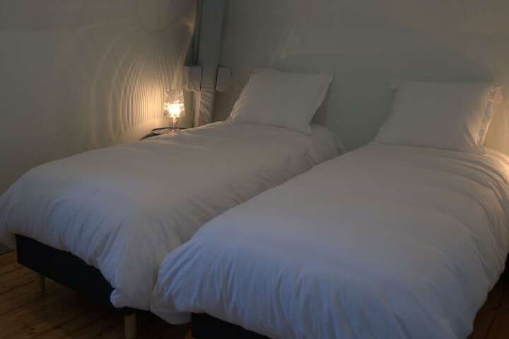 Room 7 of 40