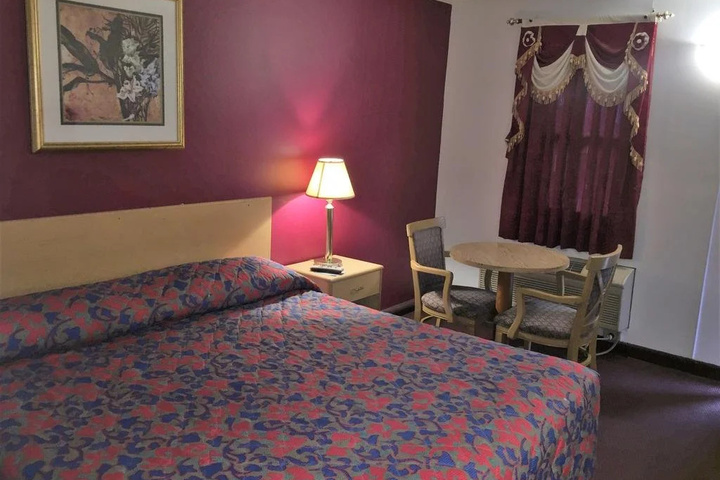 Room 10 of 13