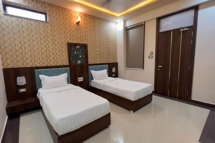 Room 2 of 7