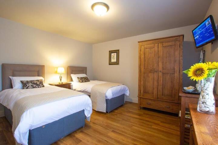 Room 4 of 12