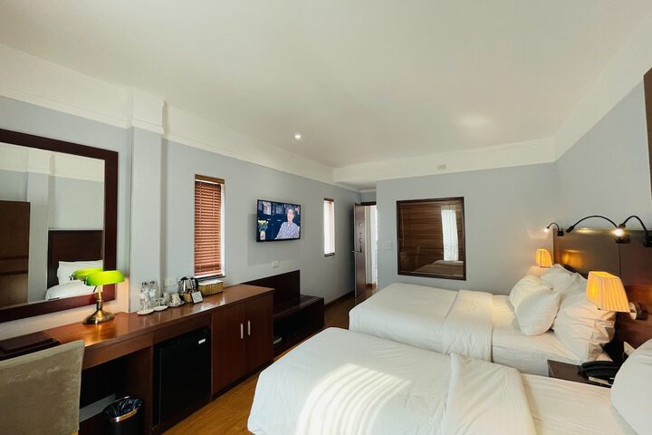 Room 13 of 30