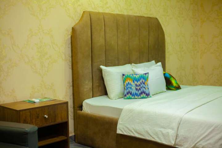 Room 8 of 27