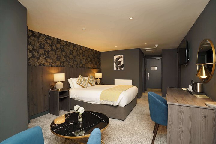 Room 40 of 295