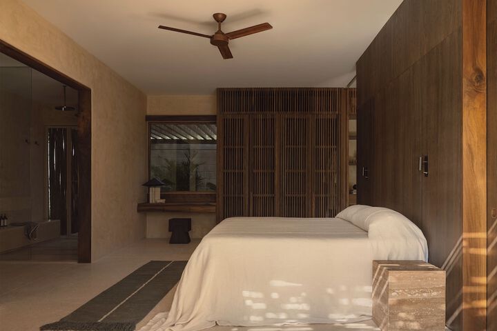 Room 5 of 42