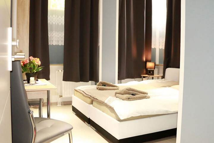 Room 9 of 36