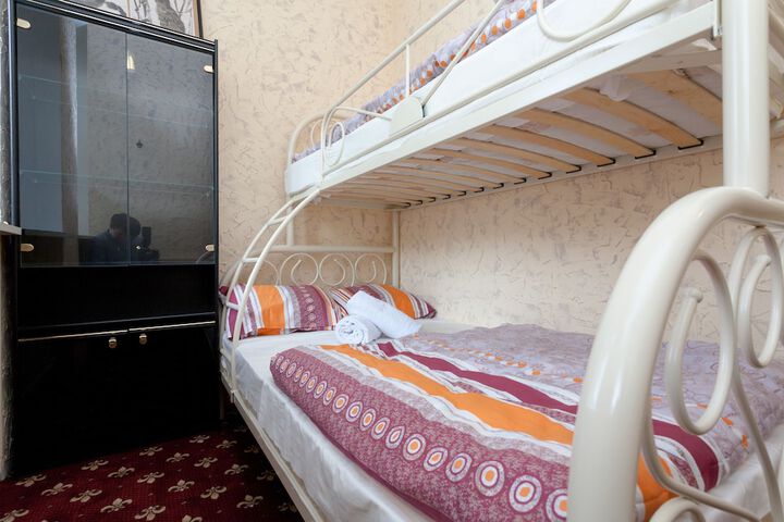 Room 9 of 37