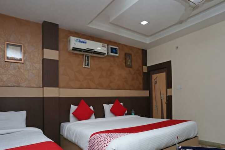 Hotel Crystal Inn in Lucknow