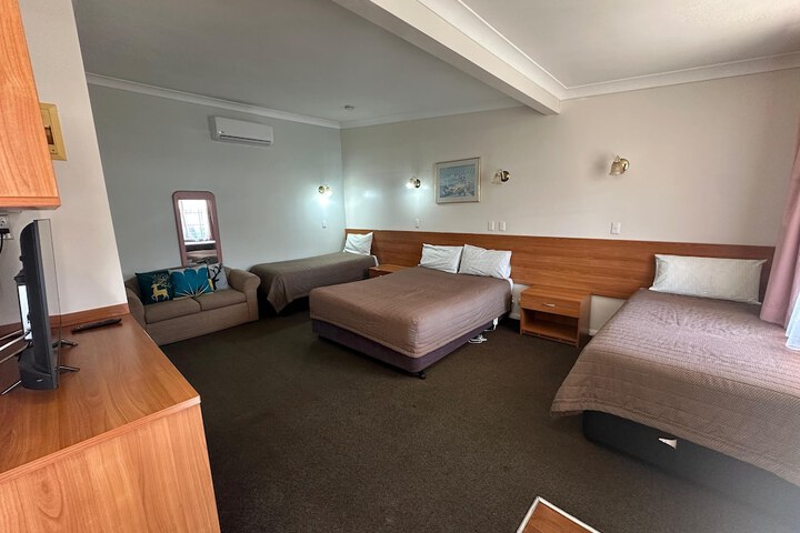 Room 17 of 46