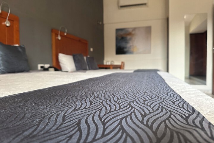 Room 26 of 33